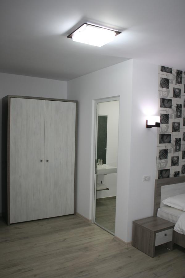 Hotel Riana Adjud Exteriér fotografie