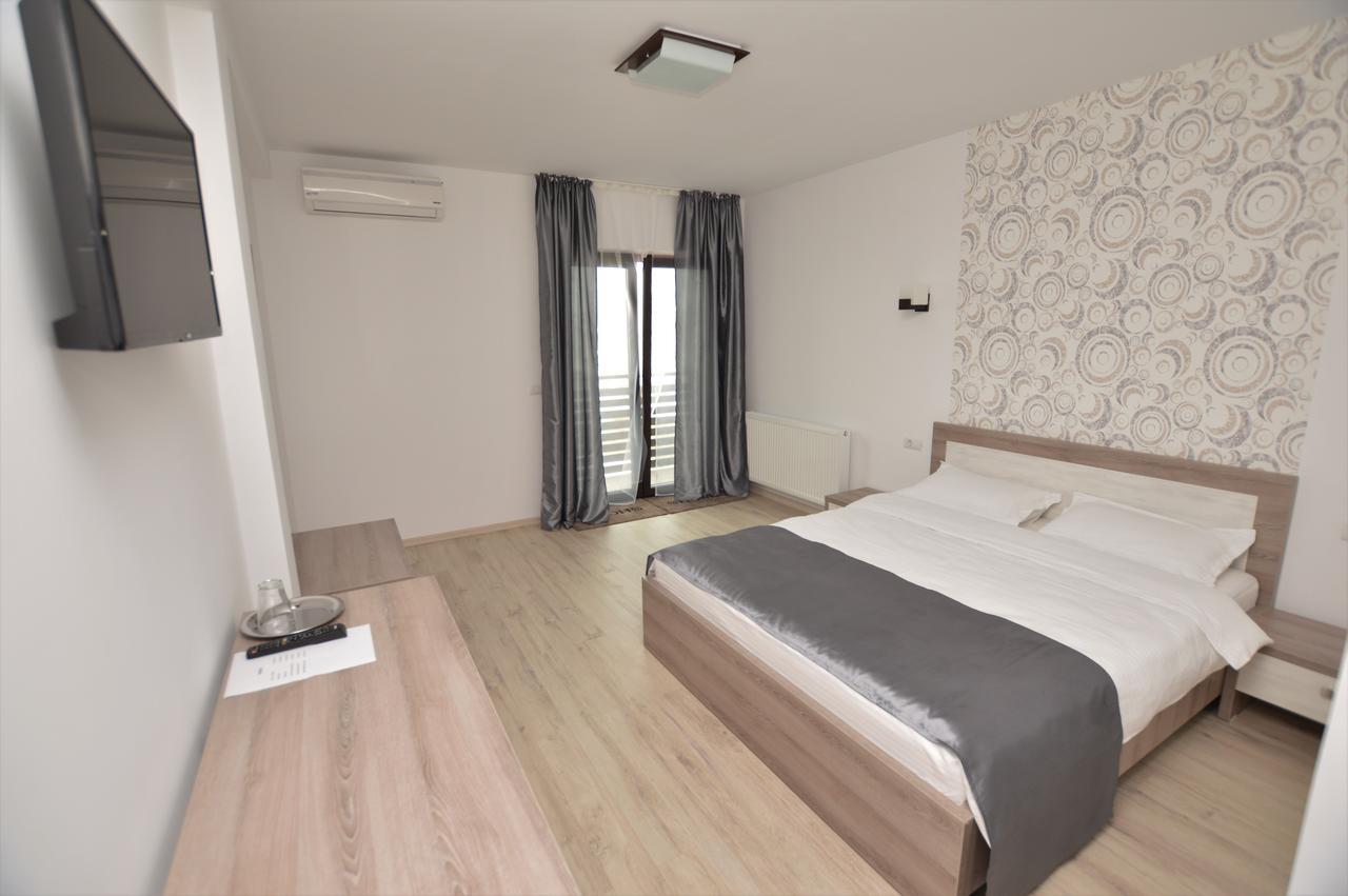 Hotel Riana Adjud Exteriér fotografie